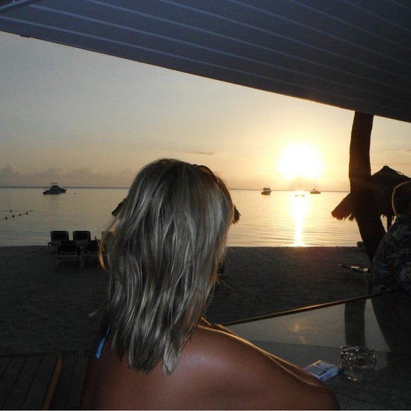 Meet you Posher😊 use my code! SUZE74 for $15OFF - Picture 1 of 2